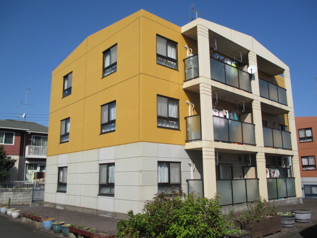 建物外観　1フロア2世帯ですべて角部屋のマンションです。