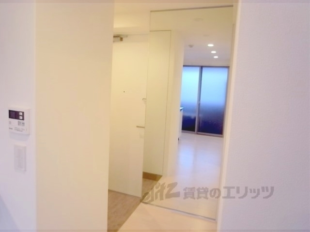 玄関　明るく十分な広さです。