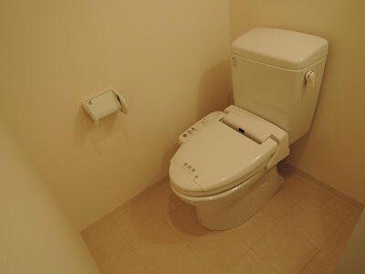 東京メトロ日比谷線 八丁堀駅 徒歩2分 11階建 築23年のトイレ写真