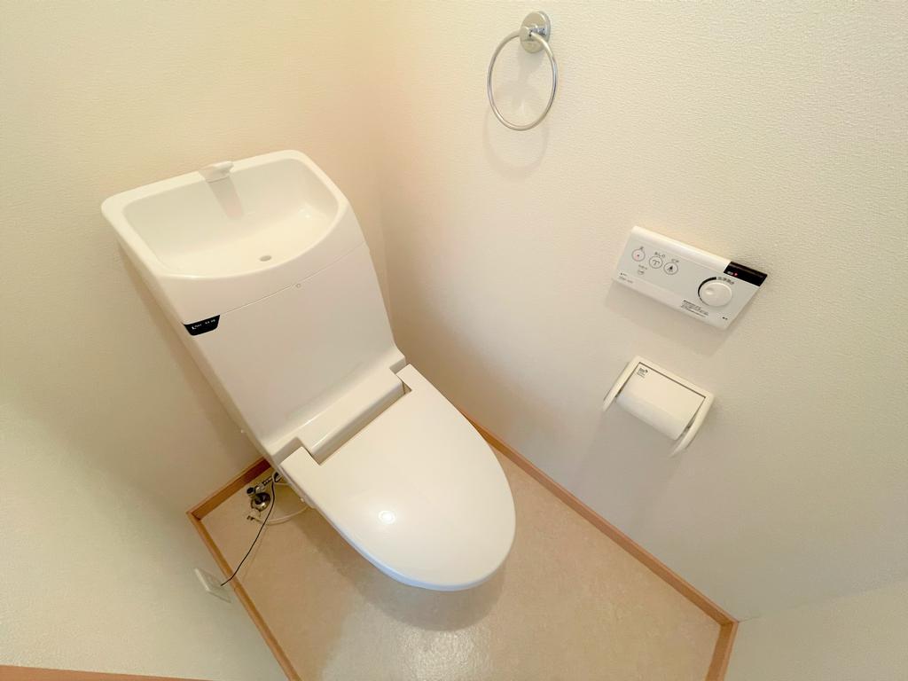 トイレ　※写真は同タイプの部屋になります。
