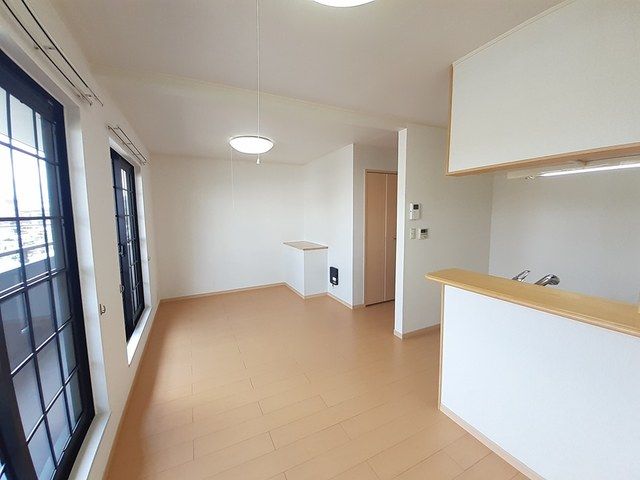 南海本線 松ノ浜駅 徒歩15分 2階建 築18年の居間写真
