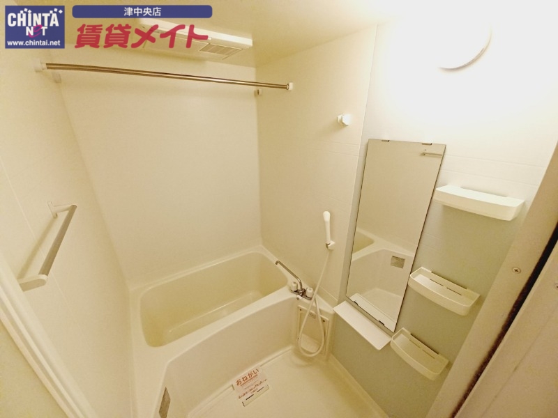 バス・シャワールーム　反転参考写真