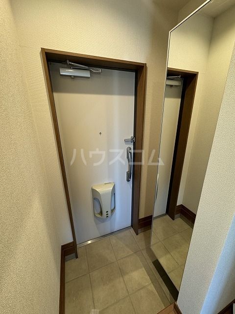 フィオーレ中前田の玄関写真