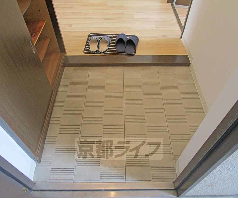 ＪＲ山陰本線 馬堀駅 徒歩12分 4階建 築33年の玄関写真