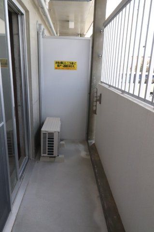 バルコニー　※別号室の写真となります。現状優先。