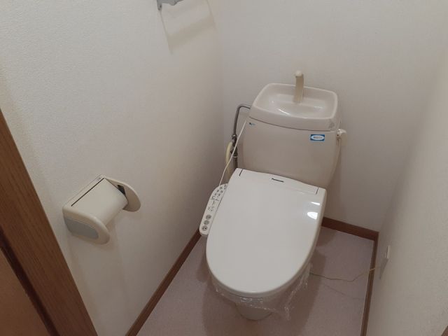 ＪＲ宇都宮線 岡本駅 バス乗車時間：5分 最寄りバス停で下車 徒歩2分 2階建 築31年のトイレ写真