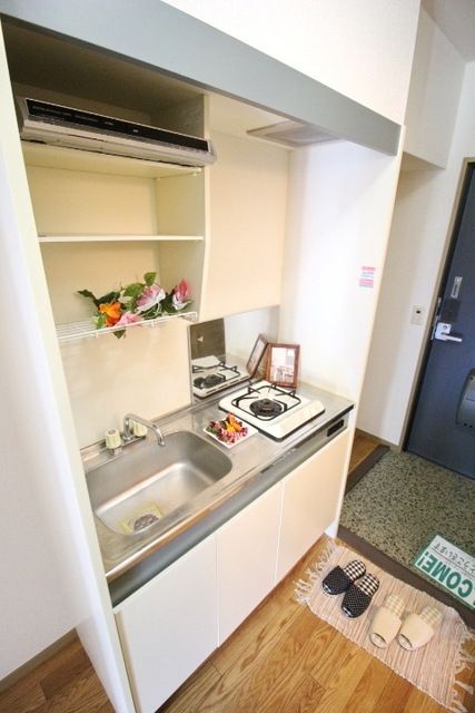 キッチン　収納棚あり都市ガスキッチン