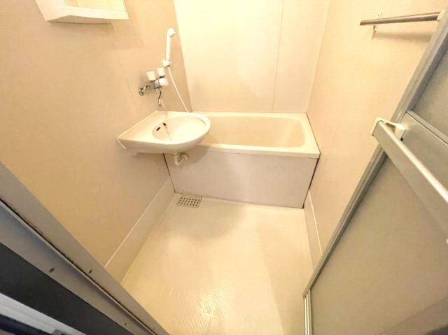 バス・シャワールーム　イメージとして同建物他部屋を表示しています