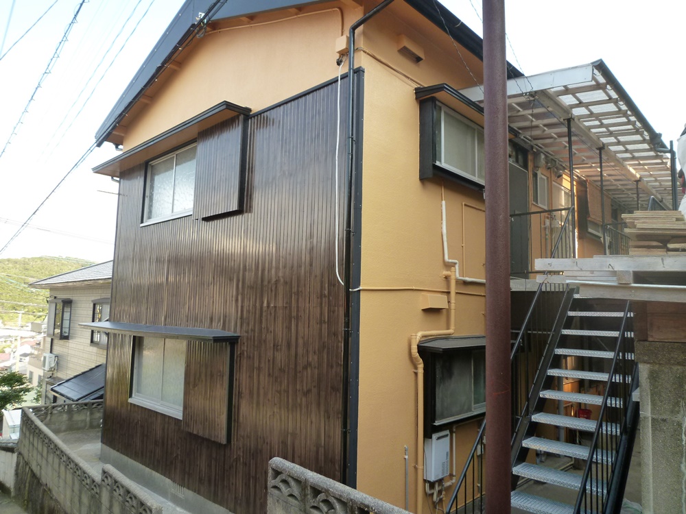 長崎市上小島のアパートの建物外観
