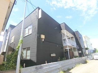 札幌市清田区美しが丘一条のアパートの建物外観