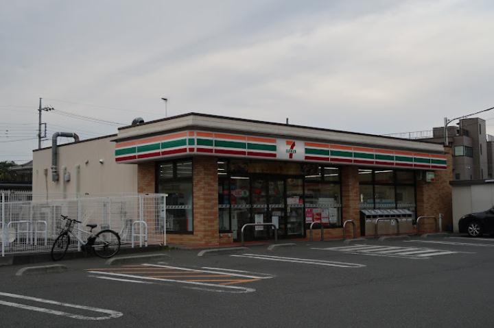 コンビニ　セブンイレブン（コンビニ）まで399m