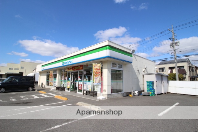 コンビニ　ファミリーマート岡山長岡店（コンビニ）まで611m