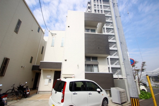 広島市南区宇品西のアパートの建物外観