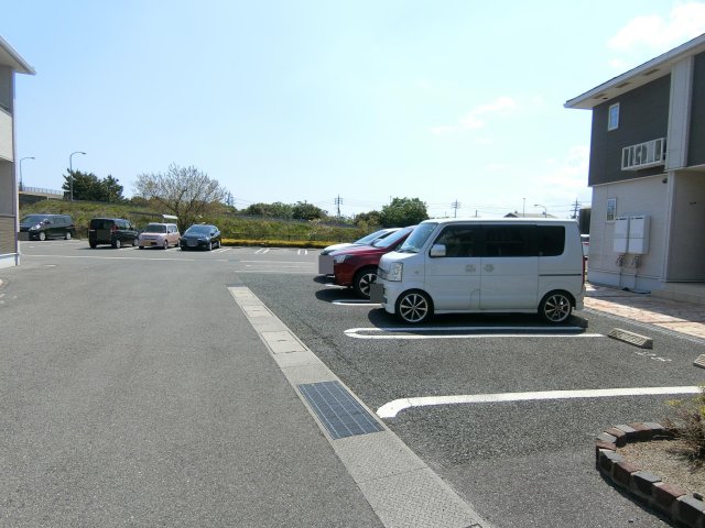 【境港市上道町のアパートの駐車場】