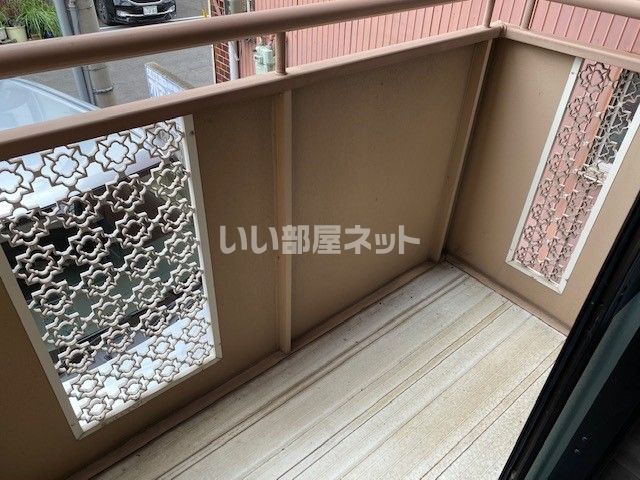 【和歌山市網屋町のアパートのバルコニー】