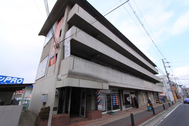 香芝市下田西のマンションの建物外観