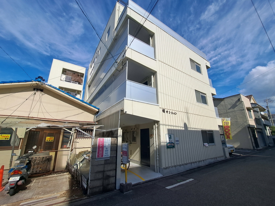 松山市緑町のマンションの建物外観