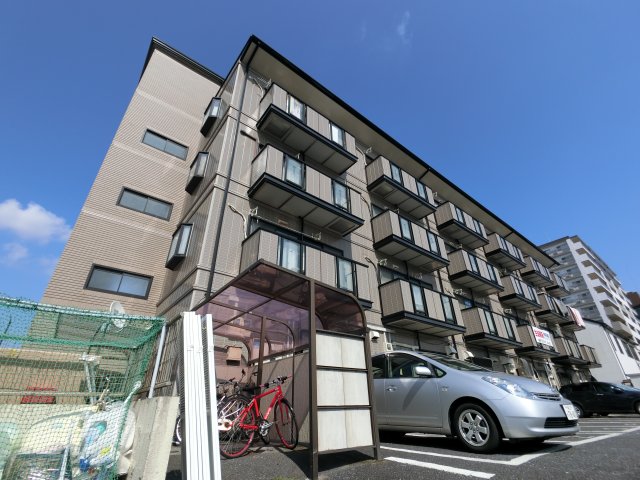 【ジュネスグランドールの建物外観】