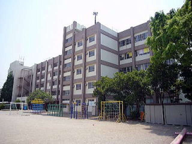 【船橋市本郷町のアパートの小学校】