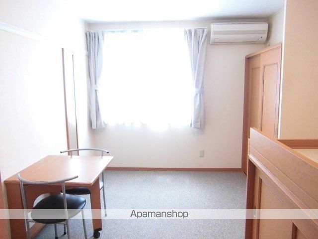 レオパレスエトワール折立IIの居間写真