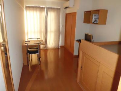 居室・リビング　縦長の居室です。