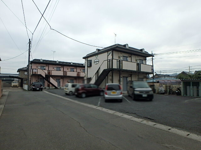 【栃木市薗部町のアパートの駐車場】