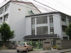 【神戸市灘区烏帽子町のマンションの小学校】