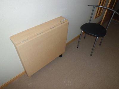 その他　写真のとおり、机は折りたたみ可能です。