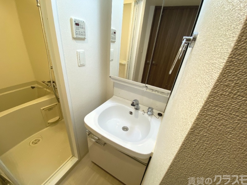 洗面設備　忙しい朝に洗髪洗面化粧台完備です。