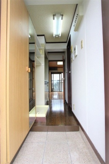 玄関　※別部屋の写真です