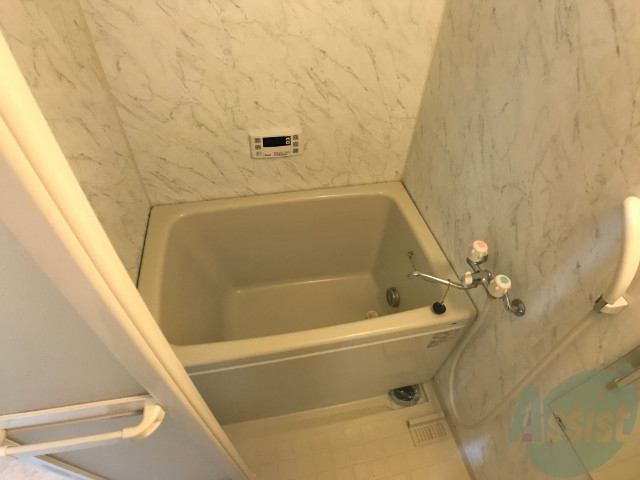 バス・シャワールーム　追い焚きがついているのでいつでも温かいお風呂に入れます。