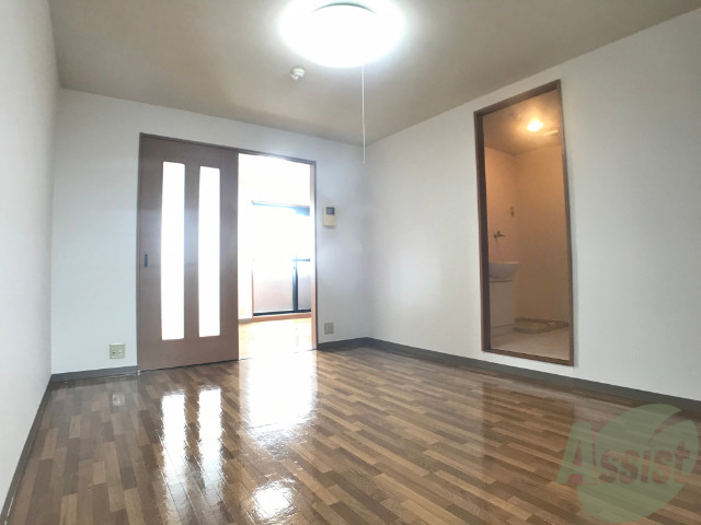 居室・リビング　明るい光が差し込む素敵なお部屋ですね～。