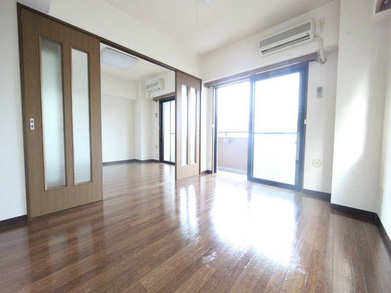 バルコニー　ＬＤＫ8.8帖　洋室5.7帖　つなげても使えます