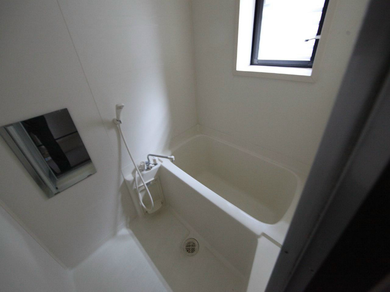 バス・シャワールーム　バスルーム　窓付（換気良好）