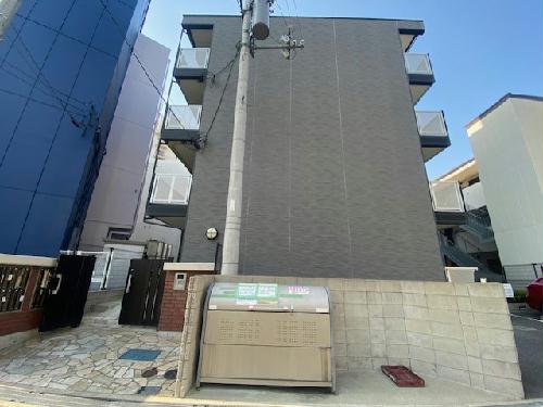 建物外観　駅近物件！！屋根付きベランダとオートロックゲートで安心♪