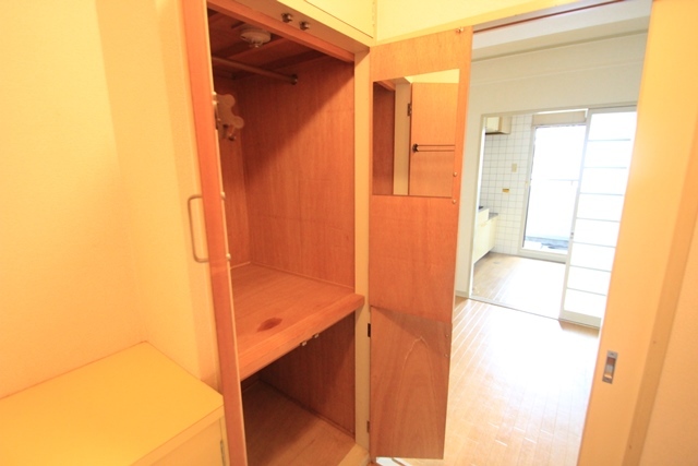 収納　下駄箱横収納