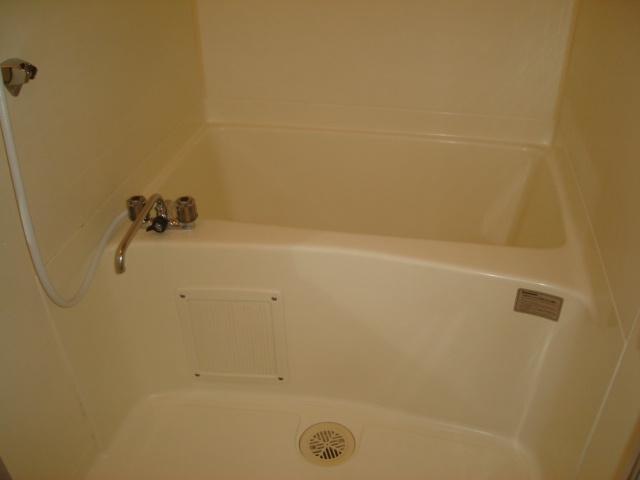 バス・シャワールーム　同物件、別号室のものです。