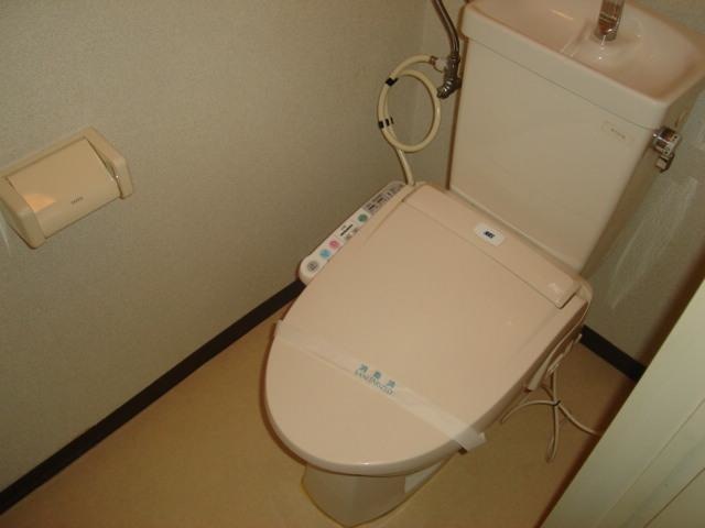 トイレ　同物件、別号室のものです。