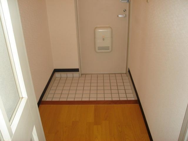 玄関　同物件、別号室のものです。