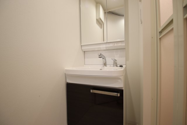 洗面設備　※他のお部屋の参考写真です