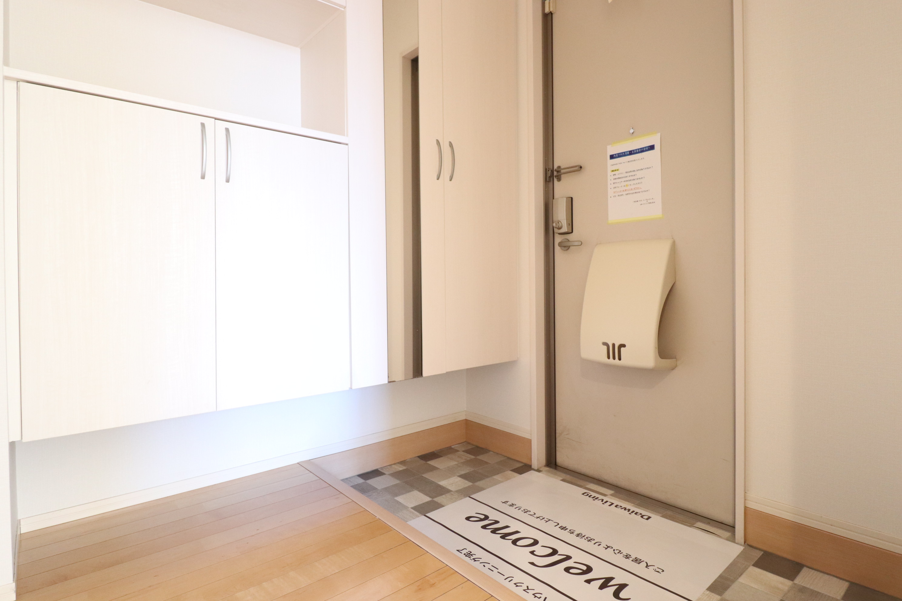 玄関　シューズ収納スペースが多めです♪