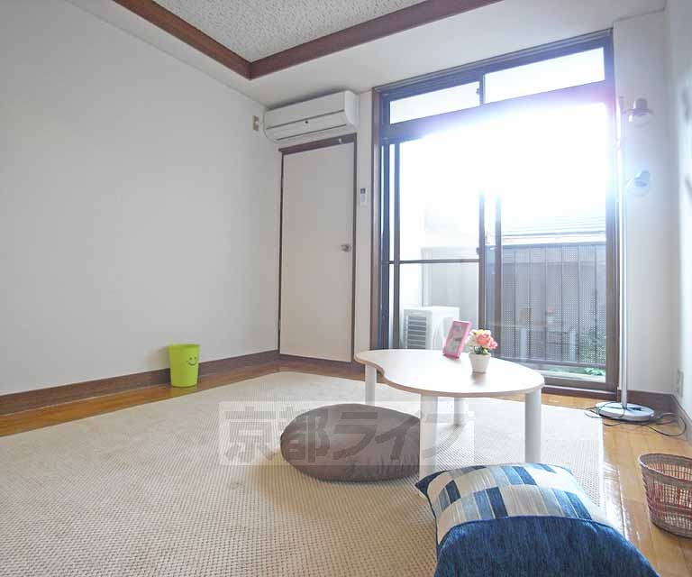 居室・リビング　綺麗な室内です。