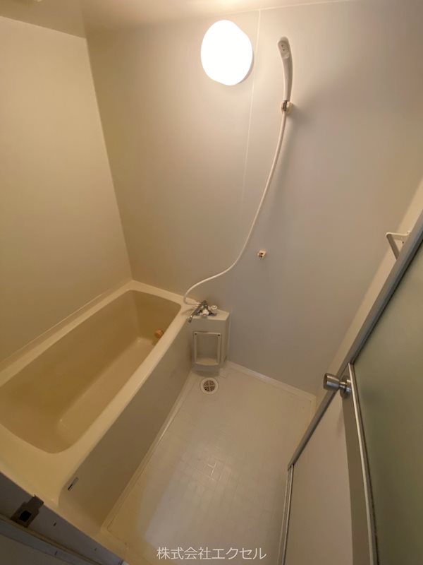 バス・シャワールーム　清潔感のある浴室