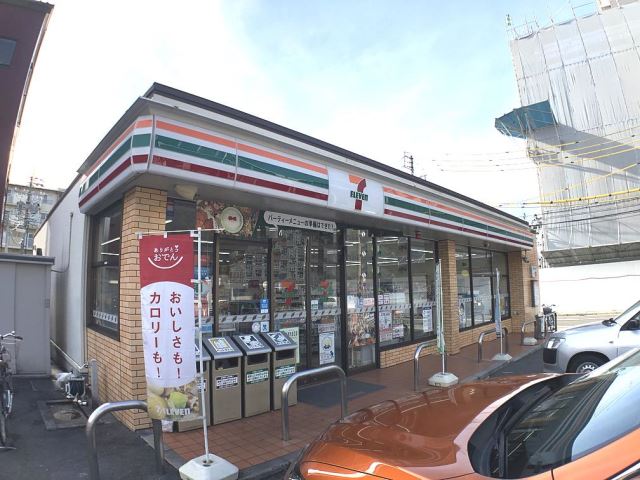 コンビニ　セブンイレブン（コンビニ）まで210m