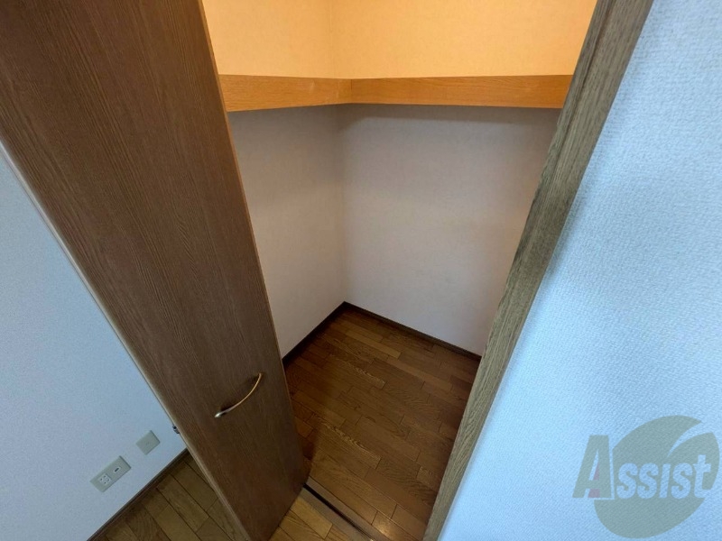 収納　クローゼットを開けてみました。お洋服が沢山しまえそう！