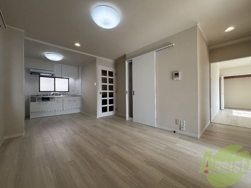 居室・リビング　．