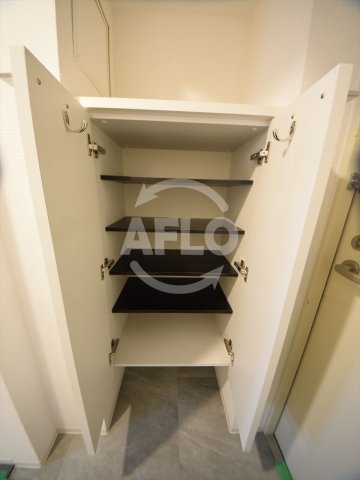 玄関　セレニテ桜川駅前プリエ　シューズボックス