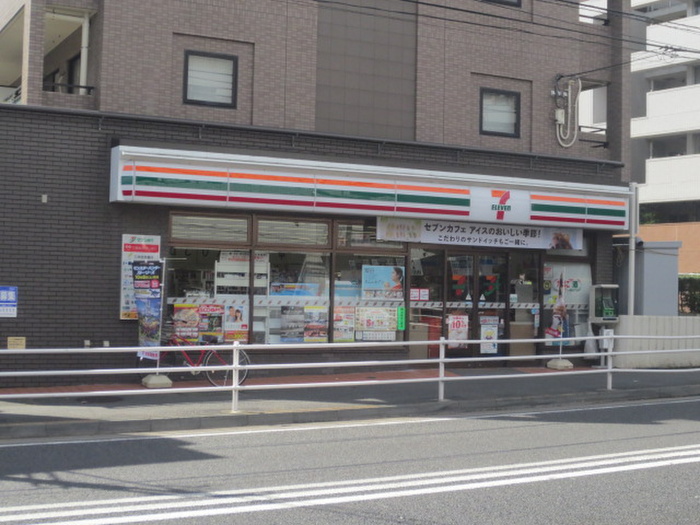 コンビニ　セブンイレブン横浜岸根町店（コンビニ）まで270m