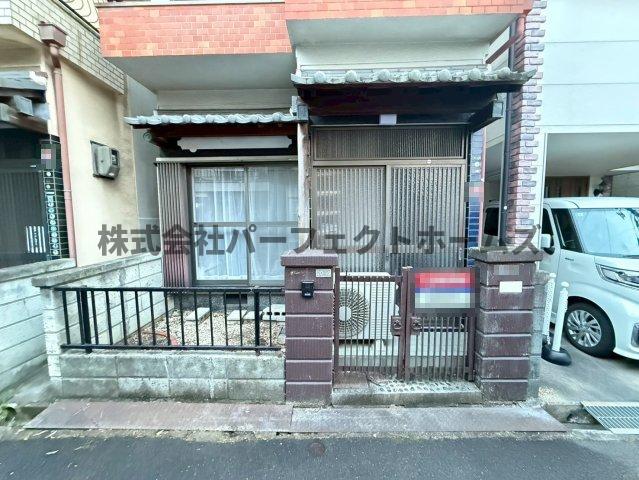 エントランス　落ち着いたエントランスです