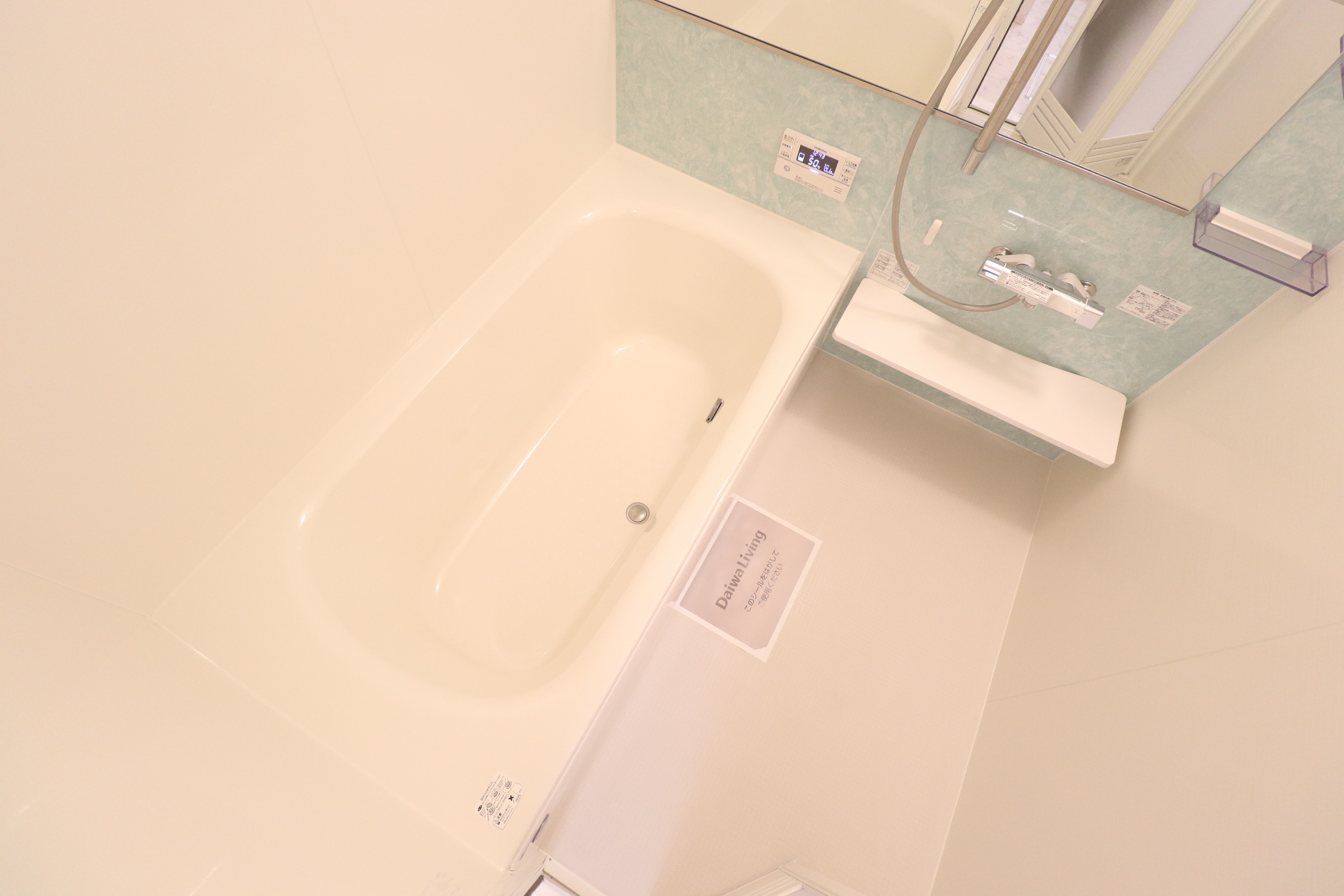 バス・シャワールーム　大きな鏡付きで広々としたお風呂♪